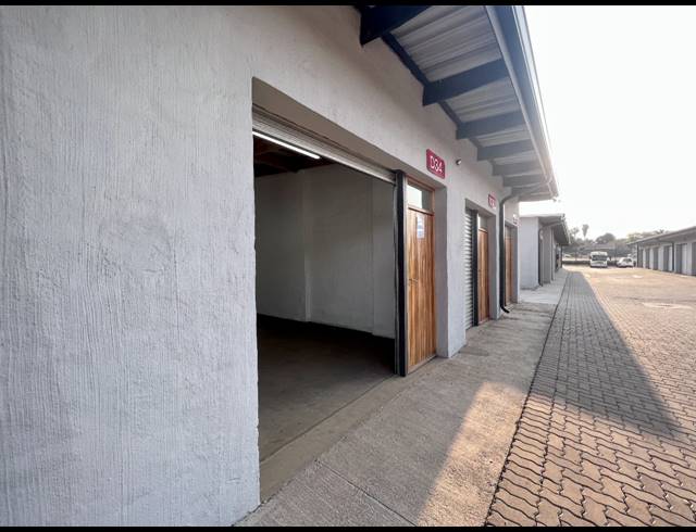 24M² WAREHOUSE TO LET IN WILLOW PARK MANOR
